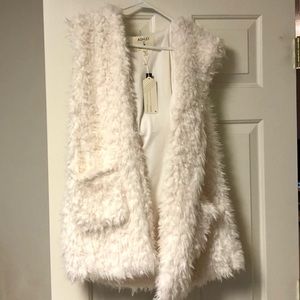 NWT Ashely by 26 fluffy hooded vest Large